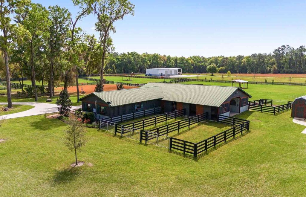 The apartment and attached barn at 8491 SE 21st Avenue. (Photo: Pegasus Realty & Associates)